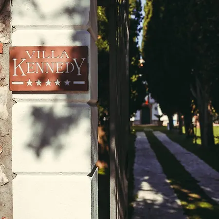 Kennedy - Bob דירה
